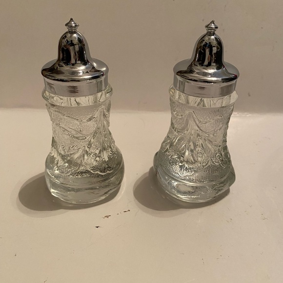 Dining Indiana Glass Pebble Leaf Salt Pepper Shakers Poshmark